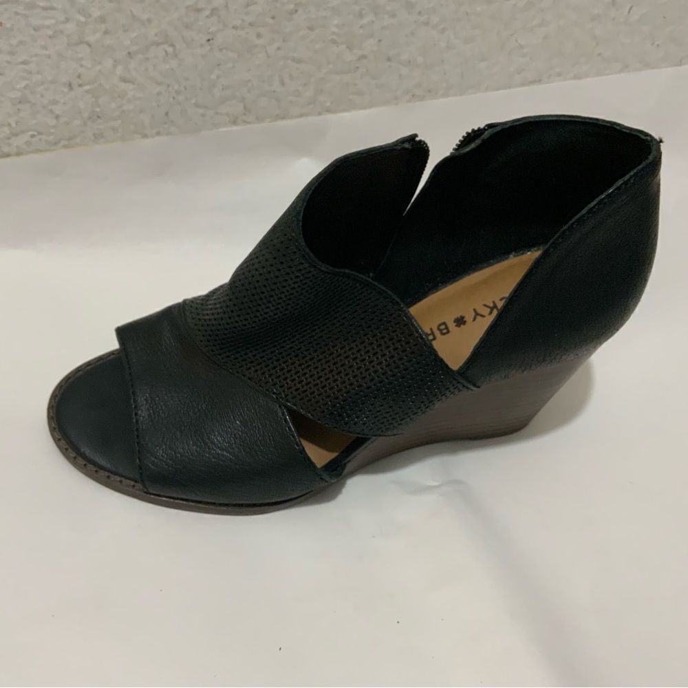 Lucky Brand Jedrek Womens Wedge Sz 6.5 Black Leather Open Toe Slip On Pump Heel